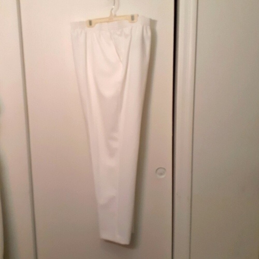 DONNKenny Classics White elastic waist pants 16 30 inseam summer pants coastal